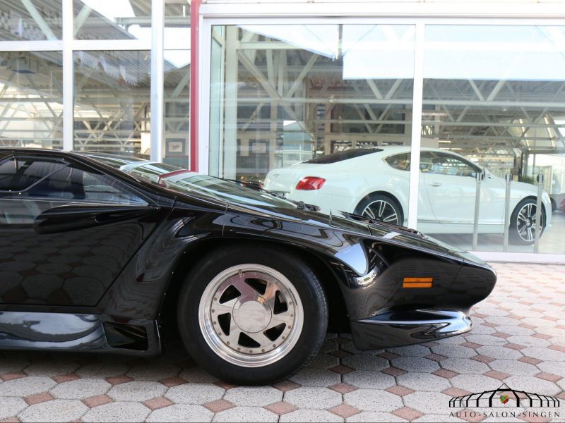 Vector W8 Twin Turbo Coupe