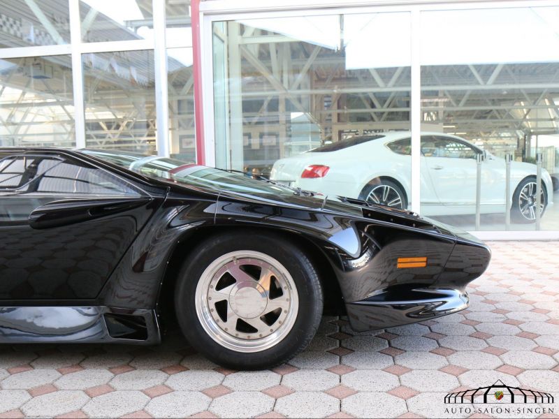 Vector W8 Twin Turbo Coupe