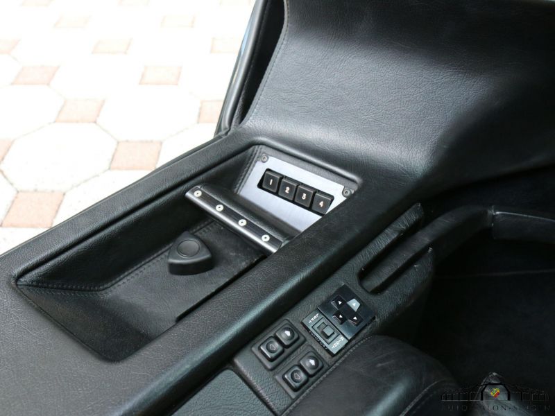Vector W8 Twin Turbo Coupe