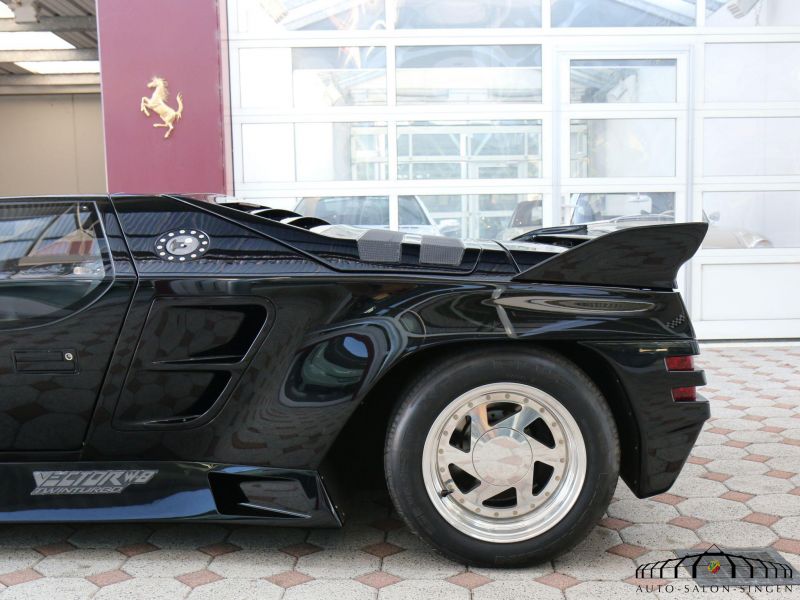 Vector W8 Twin Turbo Coupe