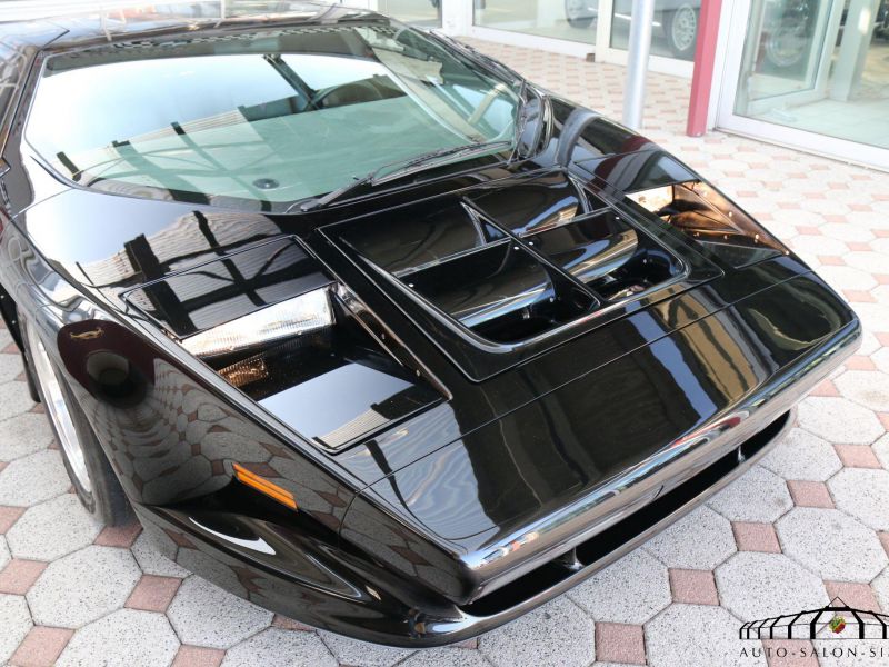 Vector W8 Twin Turbo Coupe