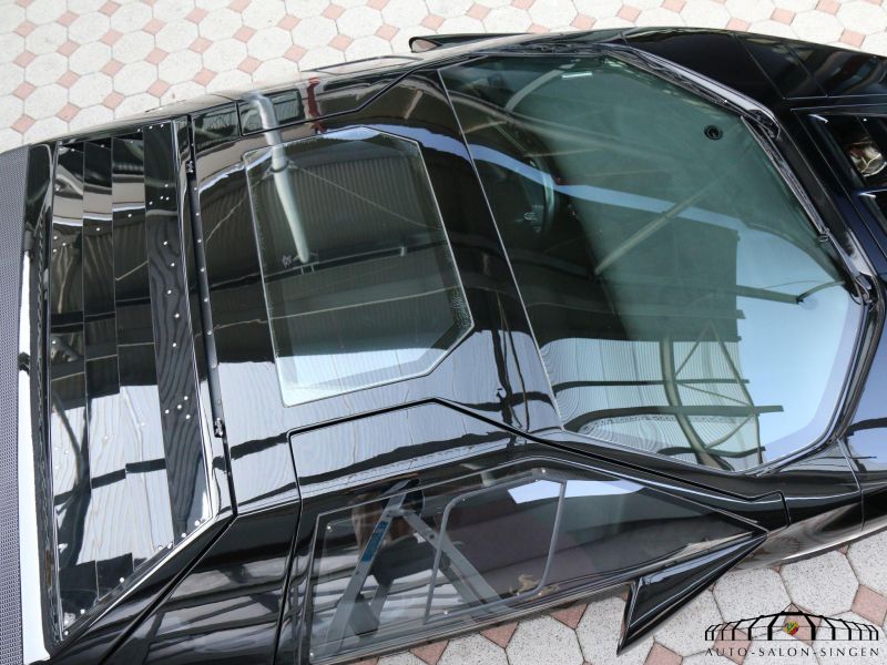 Vector W8 Twin Turbo Coupe