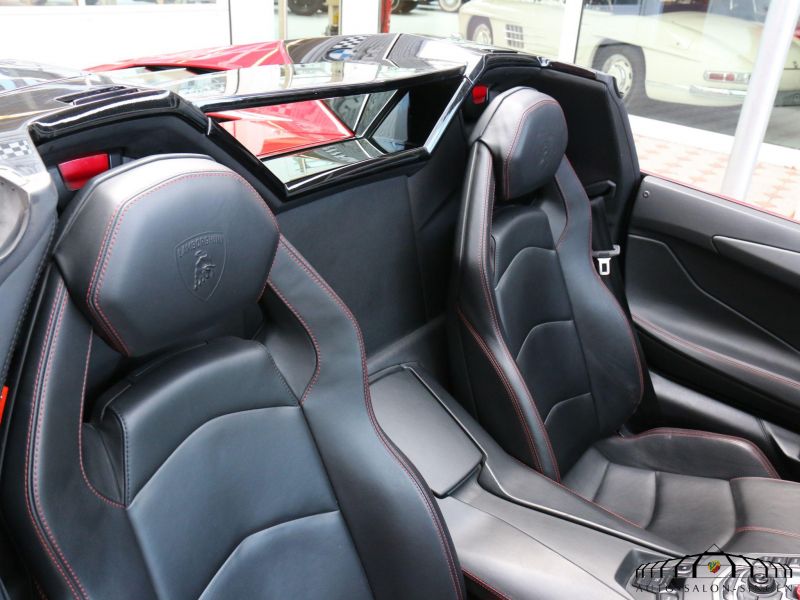 Lamborghini Aventador Roadster LP700-4