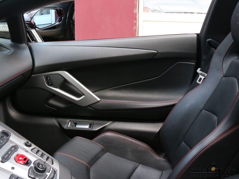 Lamborghini Aventador Roadster LP700-4