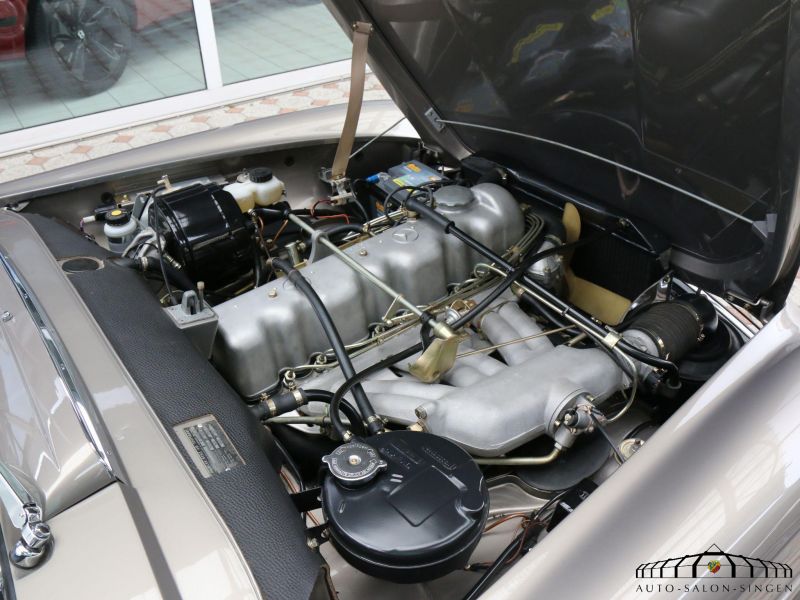 Mercedes-Benz 230 SL Pagode  