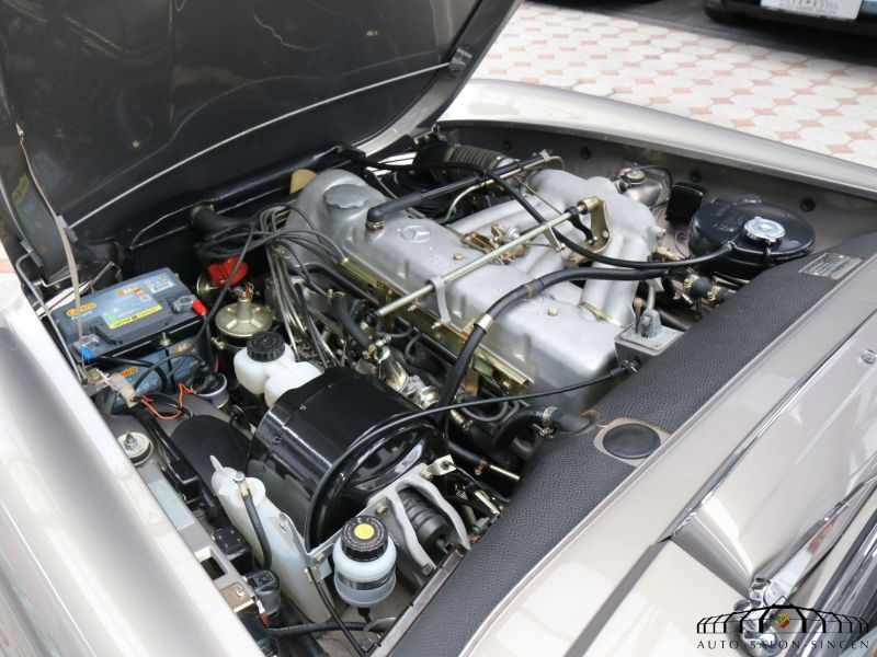 Mercedes-Benz 230 SL Pagode  