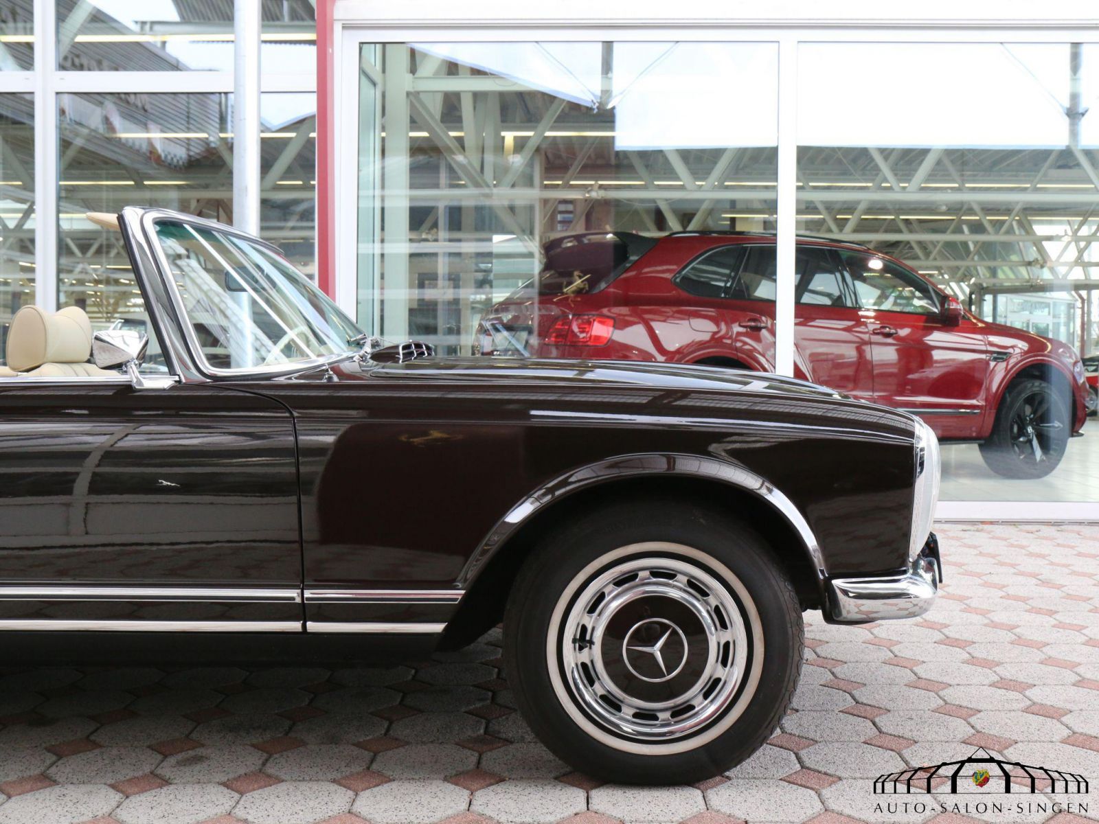 Mercedes-Benz 280 SL Pagode Convertible - Auto Salon Singen