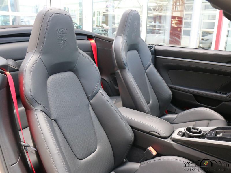 Porsche 992 Carrera 4S Cabrio