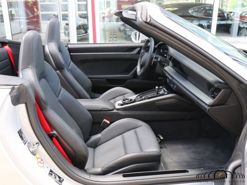 Porsche 992 Carrera 4S Cabrio