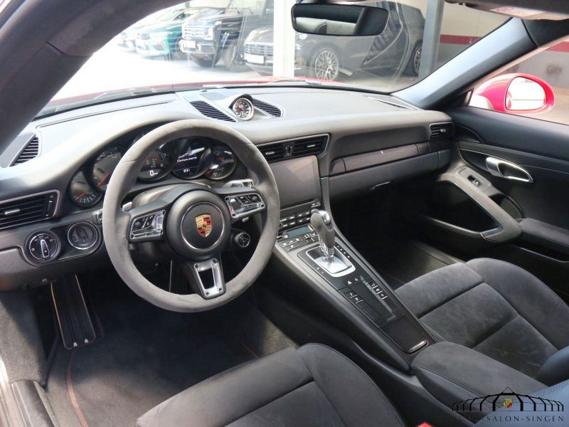 Porsche 991 Carrera 4 GTS