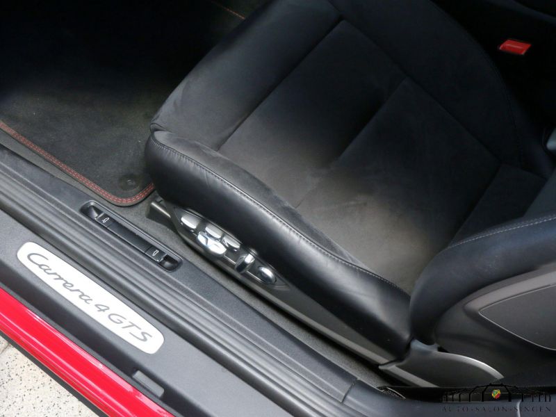 Porsche 991 Carrera 4 GTS
