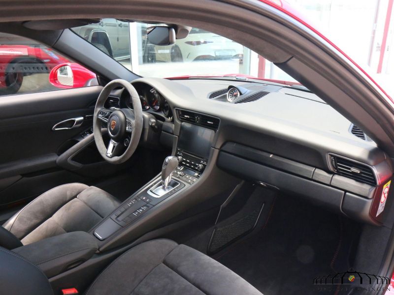 Porsche 991 Carrera 4 GTS