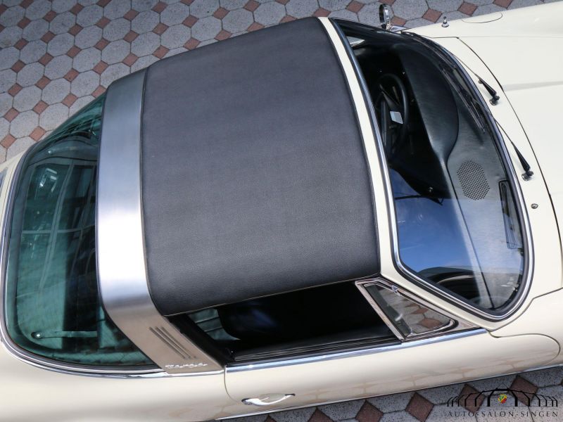 Porsche 911 E Targa 2.2