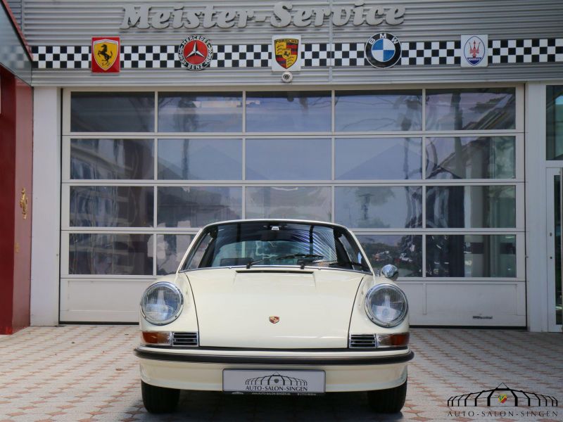 Porsche 911 E Targa 2.2