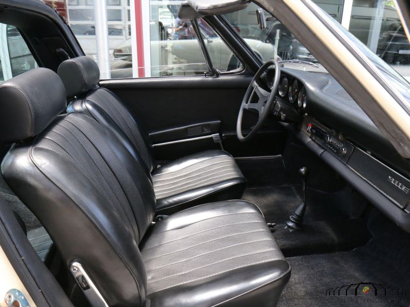 Porsche 911 E Targa 2.2