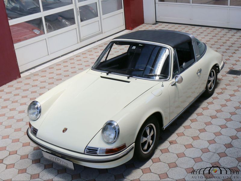 Porsche 911 E Targa 2.2