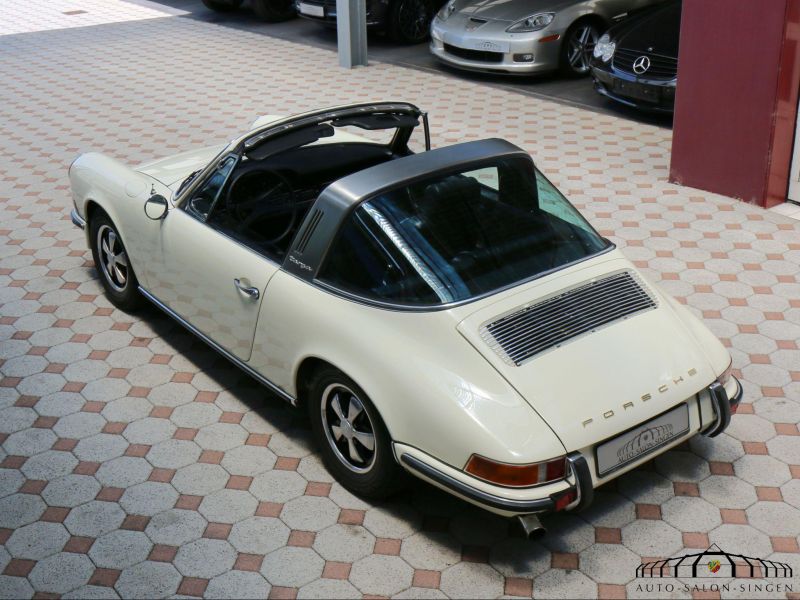 Porsche 911 E Targa 2.2