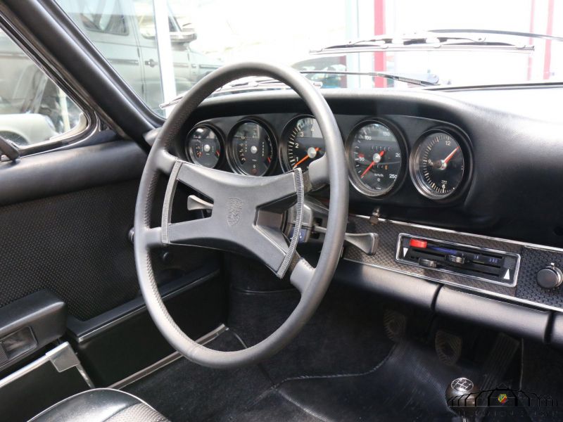 Porsche 911 E Targa 2.2