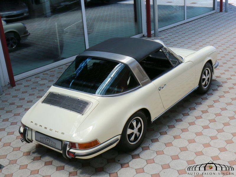 Porsche 911 E Targa 2.2