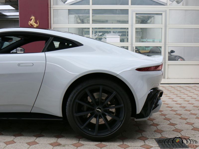 Aston Martin V8 Vantage Coupe 