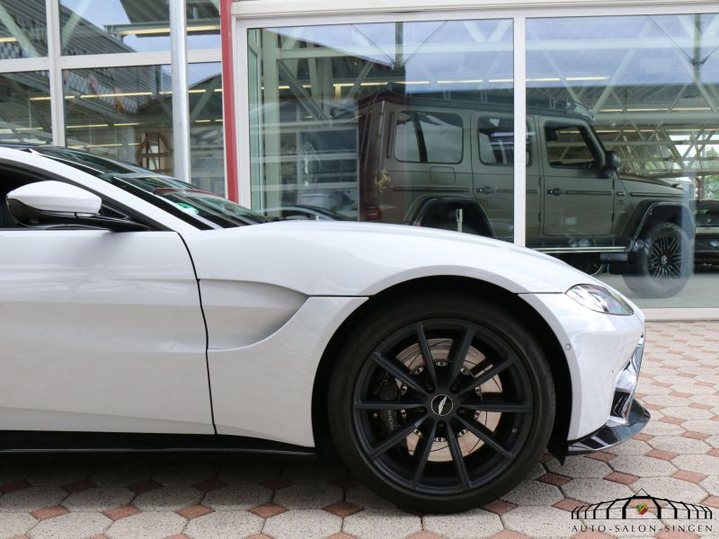 Aston Martin V8 Vantage Coupe 