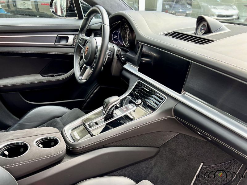 Porsche Panamera GTS Sport Turismo