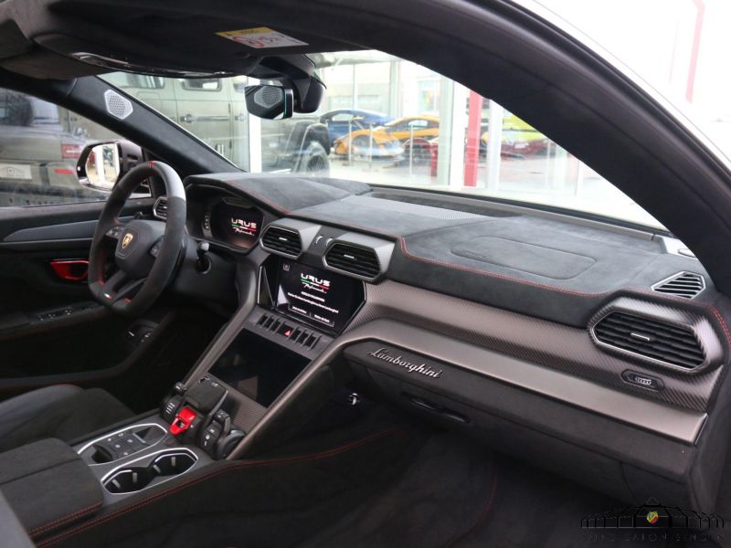 Lamborghini Urus Performante