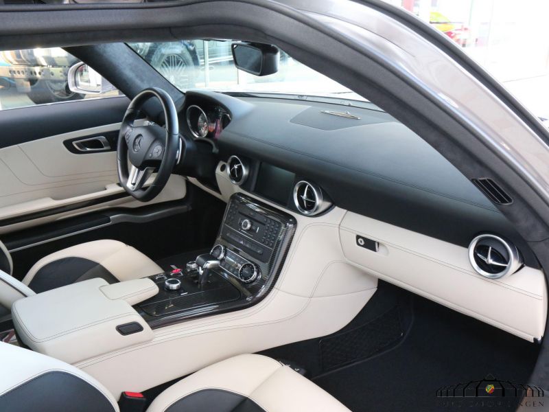 Mercedes-Benz SLS AMG