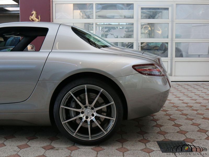 Mercedes-Benz SLS AMG