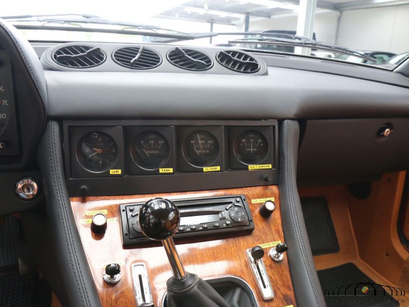 Ferrari 365 GT4 2+2