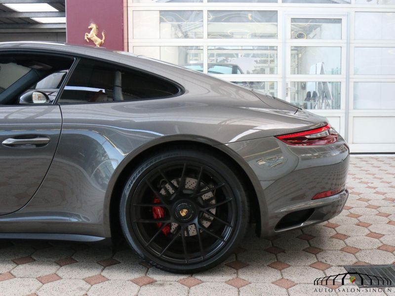 Porsche 991 Carrera 4 GTS