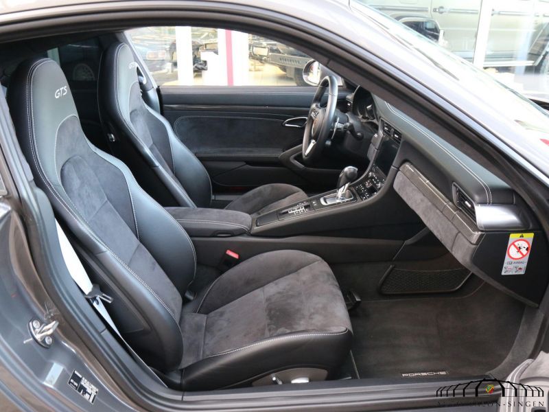 Porsche 991 Carrera 4 GTS