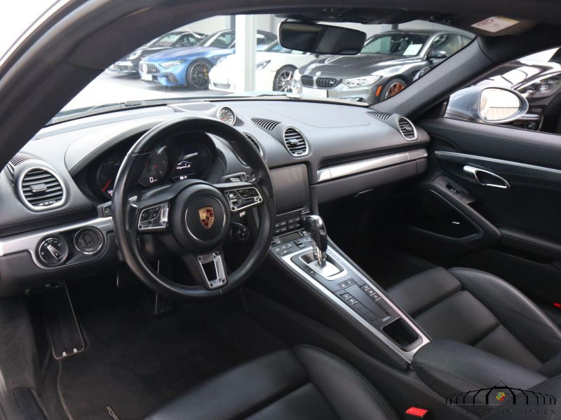 Porsche Cayman 718 S