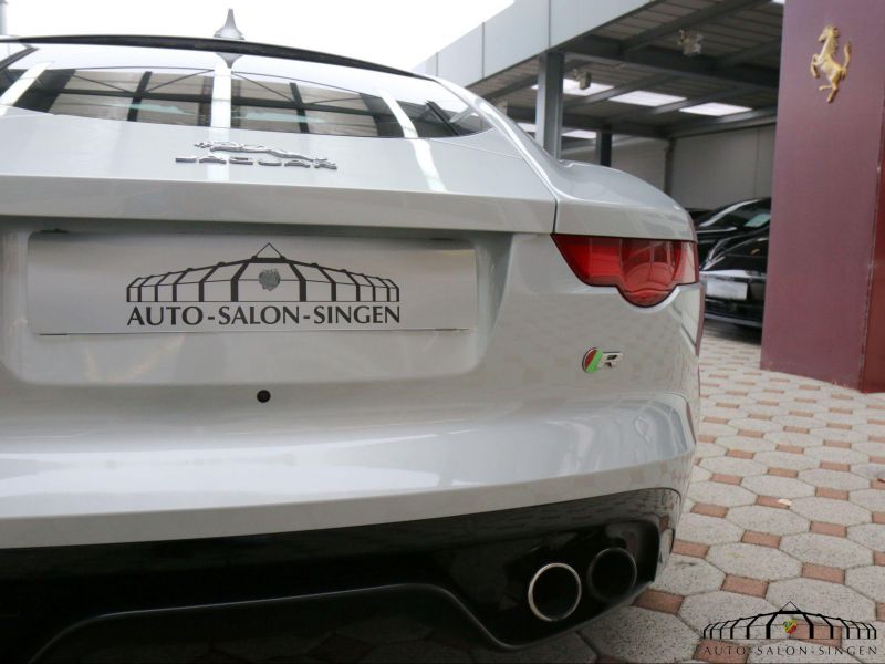 Jaguar F-Type V8 R