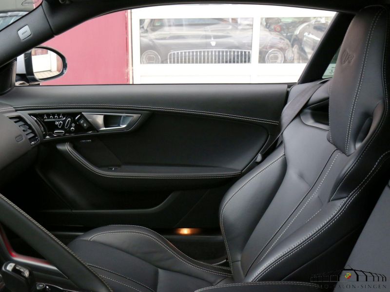 Jaguar F-Type V8 R