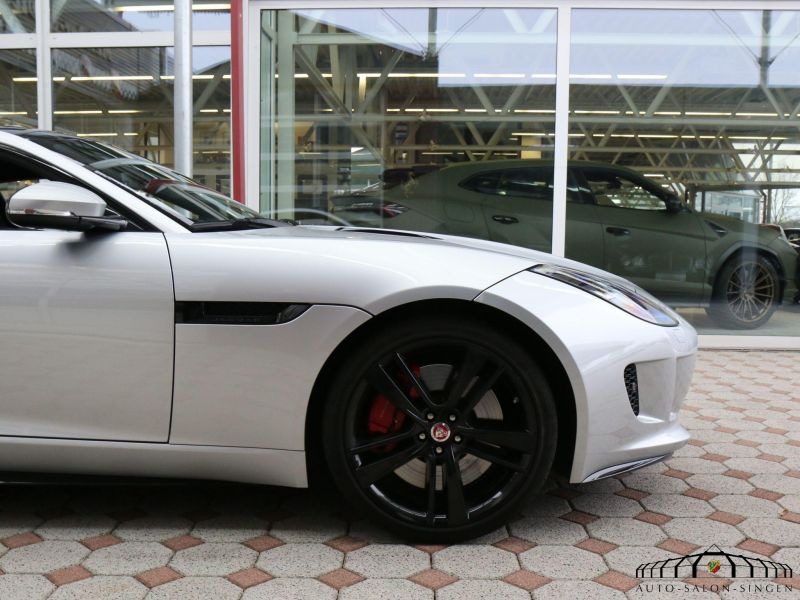 Jaguar F-Type V8 R