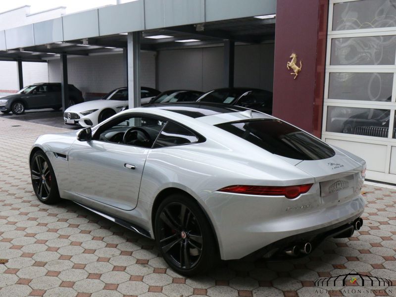 Jaguar F-Type V8 R
