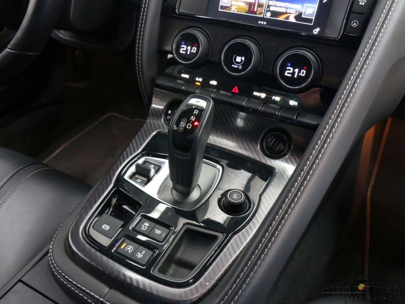 Jaguar F-Type V8 R