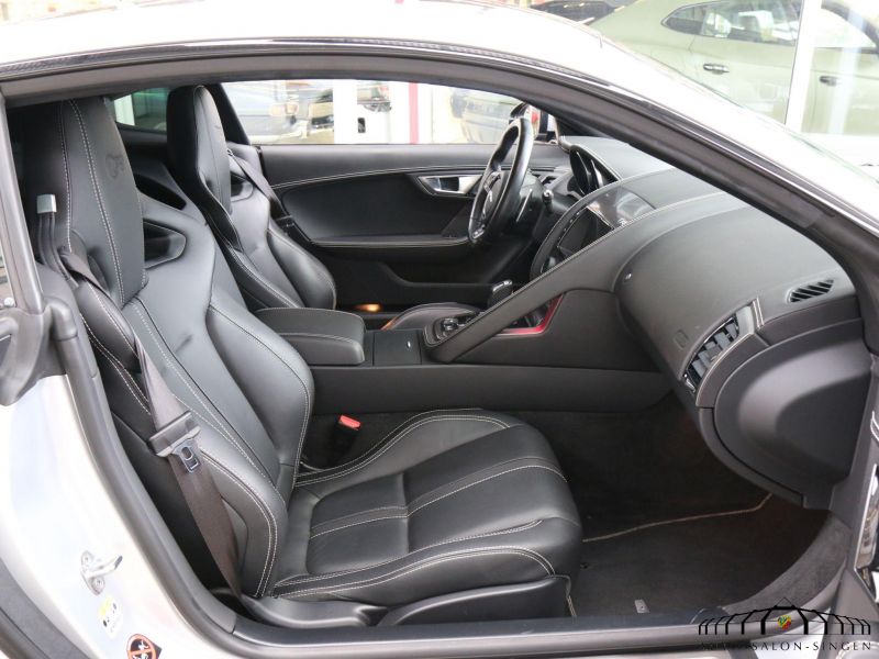 Jaguar F-Type V8 R