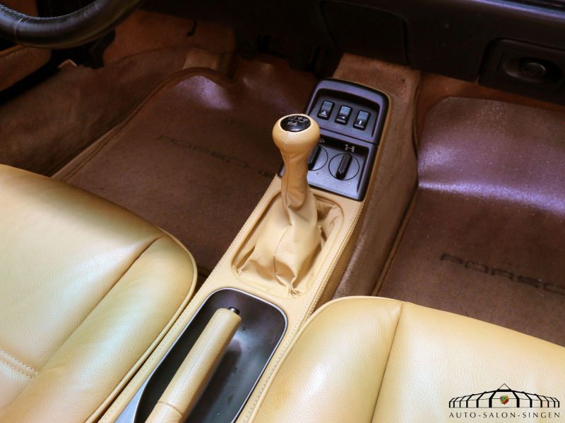 Porsche 964 Carrera 4 Cabrio