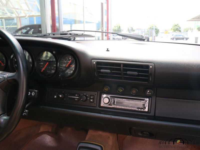 Porsche 964 Carrera 4 Cabrio