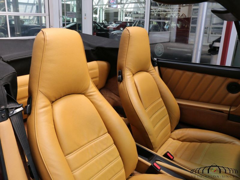 Porsche 964 Carrera 4 Cabrio