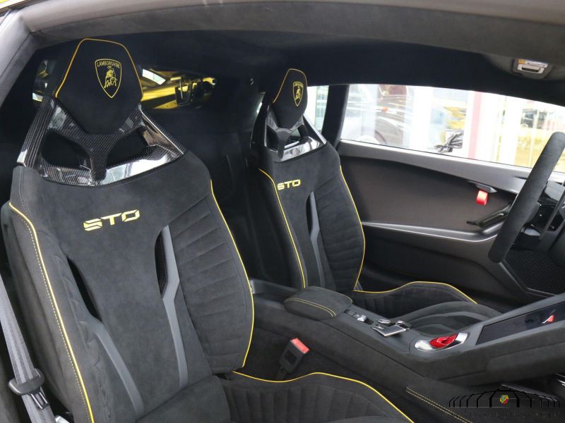Lamborghini Huracán STO Coupe