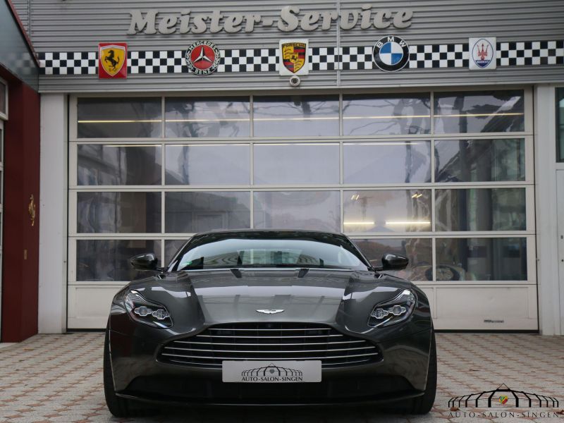 Aston Martin DB11 V12