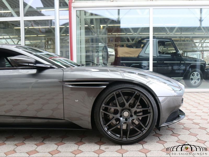 Aston Martin DB11 V12