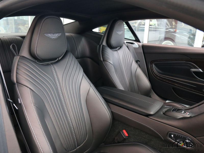 Aston Martin DB11 V12