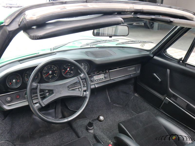 Porsche 911 E Targa 2.2